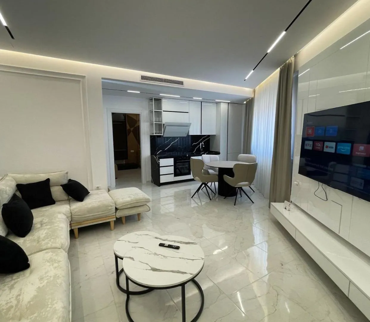 Oasis In Astir Apartment Tirana